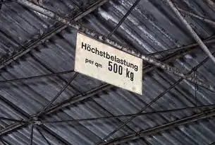 数据仓库分层架构，构建高效的数据分析平台，数据仓库分层架构中用于保存原始数据的是什么