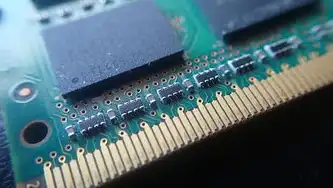计算机内存中的核心组件，寄存器，计算机内存中用于存储信息的部件是_