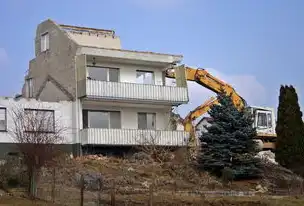 因灾倒损住房恢复重建工作的原则与实施策略，因灾倒损住房恢复重建要尊重群众意愿