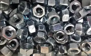 确保食品安全，设备容器和工具与食品接触面的清洁与维护，设备容器和工具与食品的接触面应内部角落部位避免有
