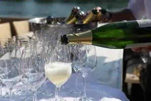 探索中国白酒文化之旅，从古至今的酿造技艺与历史传承，酒业网官网