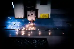 揭秘公司服务器的辐射之谜，科学认知与防护措施，公司服务器辐射大不大