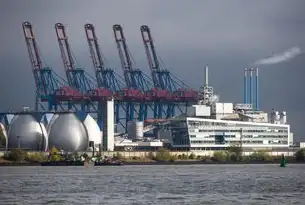 解码中国港口经济新格局，全球供应链重构下的十大枢纽节点深度解析，中国集装箱吞吐量最大的港口