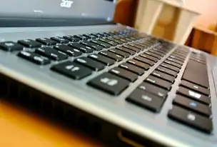 微软SQL Server数据库的技术定位与行业价值解析，简述微软公司的sql server数据库的安全性实现机制